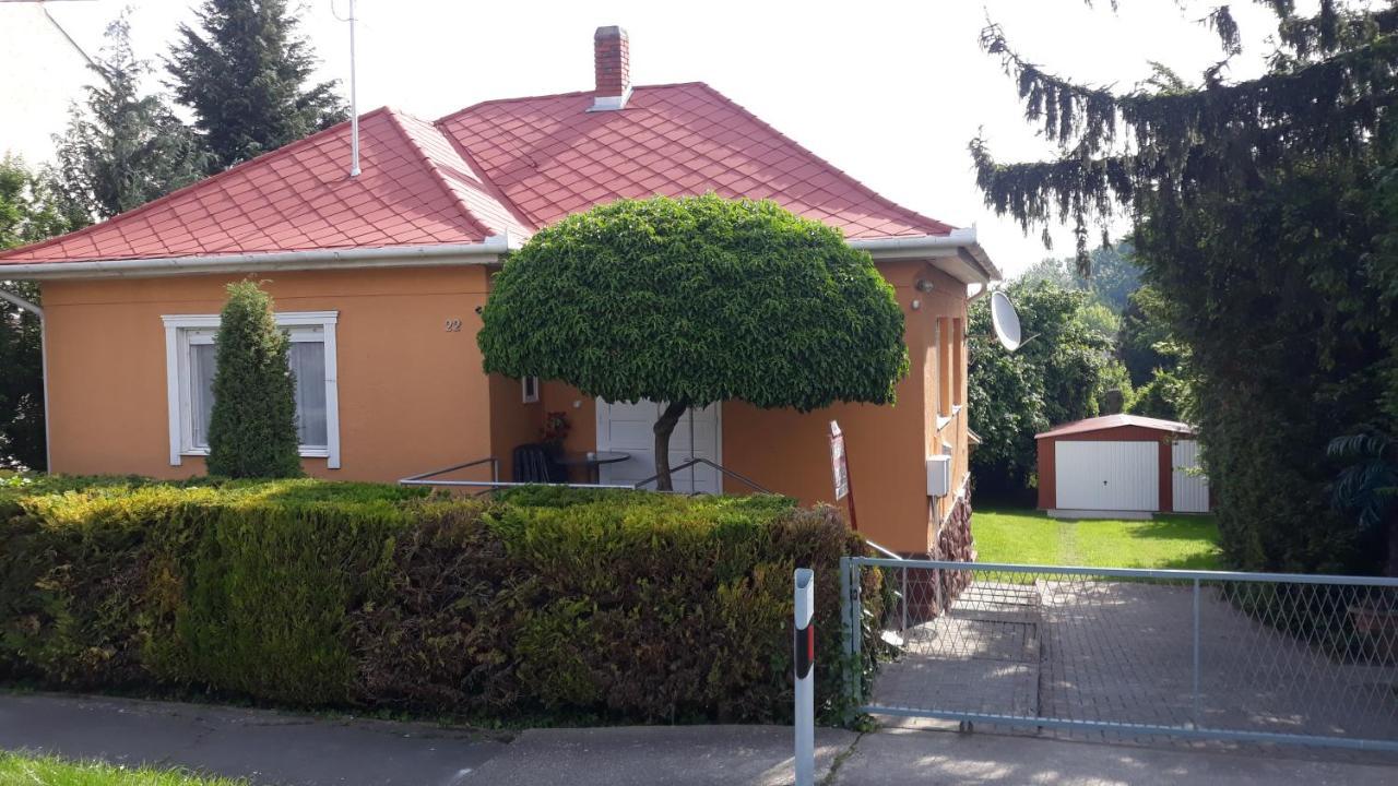 Kiraly Apartman Fonyod Bilik gambar